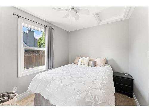 781 Spring Gardens Road, Burlington, ON - Indoor Photo Showing Bedroom