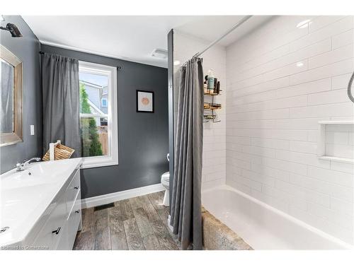 781 Spring Gardens Road, Burlington, ON - Indoor Photo Showing Bathroom