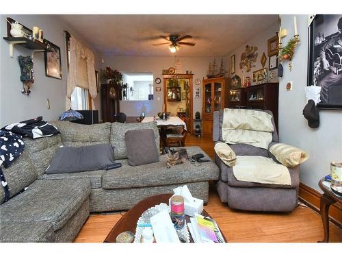 522 Cannon Street E, Hamilton, ON - Indoor Photo Showing Living Room