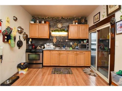 522 Cannon Street E, Hamilton, ON - Indoor Photo Showing Kitchen