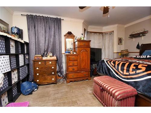 522 Cannon Street E, Hamilton, ON - Indoor Photo Showing Bedroom