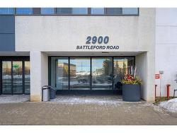 213-2900 Battleford Road  Mississauga, ON L5N 2V9