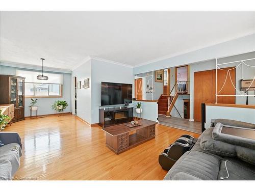 618 Artreva Crescent, Burlington, ON - Indoor Photo Showing Living Room