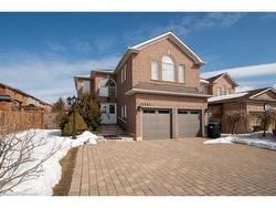 5587 Whimbrel Road  Mississauga, ON L5V 2J4