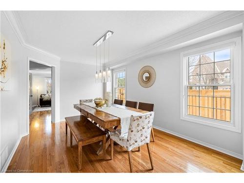 2112 Berwick Drive, Burlington, ON - Indoor Photo Showing Dining Room