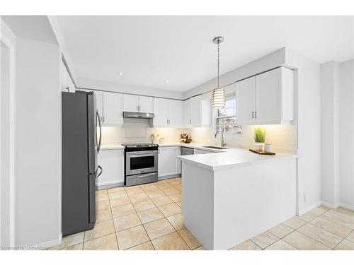 2112 Berwick Drive, Burlington, ON - Indoor Photo Showing Kitchen With Upgraded Kitchen