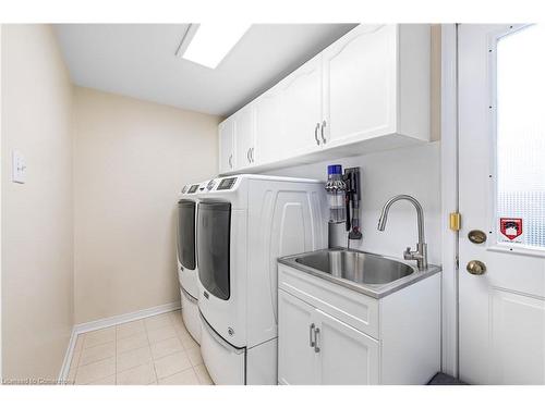 2112 Berwick Drive, Burlington, ON - Indoor Photo Showing Laundry Room