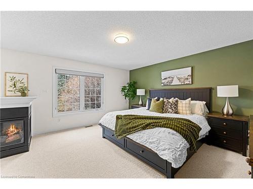 2112 Berwick Drive, Burlington, ON - Indoor Photo Showing Bedroom