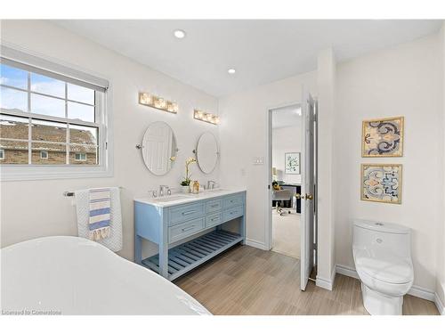 2112 Berwick Drive, Burlington, ON - Indoor Photo Showing Bathroom