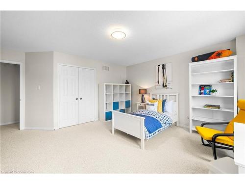 2112 Berwick Drive, Burlington, ON - Indoor Photo Showing Bedroom