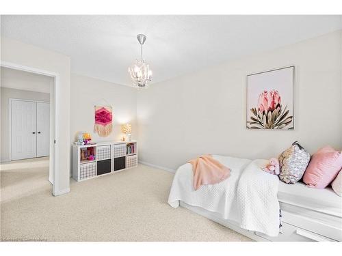 2112 Berwick Drive, Burlington, ON - Indoor Photo Showing Bedroom