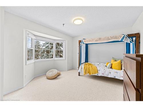 2112 Berwick Drive, Burlington, ON - Indoor Photo Showing Bedroom