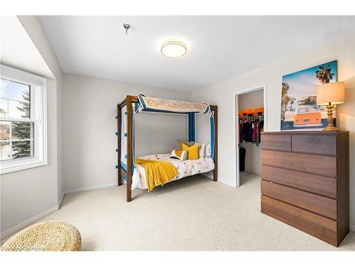 2112 Berwick Drive, Burlington, ON - Indoor Photo Showing Bedroom