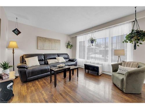 221 East 24Th Street, Hamilton, ON - Indoor Photo Showing Living Room