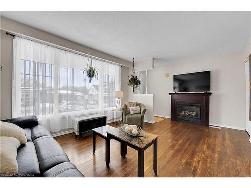 221 East 24Th Street, Hamilton, ON - Indoor Photo Showing Living Room