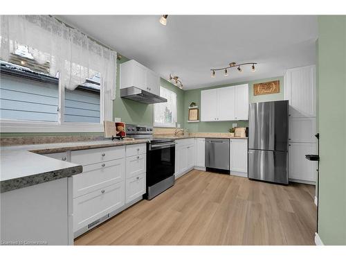 221 East 24Th Street, Hamilton, ON - Indoor Photo Showing Kitchen