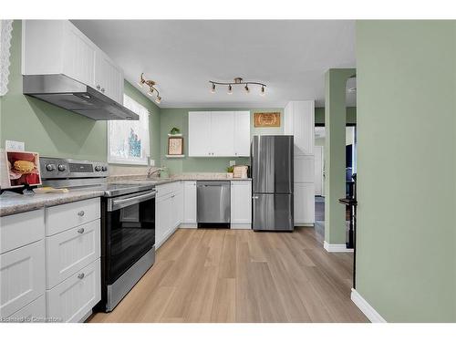 221 East 24Th Street, Hamilton, ON - Indoor Photo Showing Kitchen