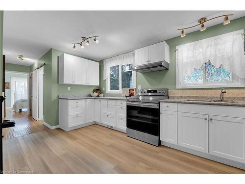 221 East 24Th Street, Hamilton, ON - Indoor Photo Showing Kitchen