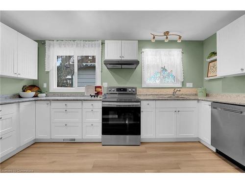 221 East 24Th Street, Hamilton, ON - Indoor Photo Showing Kitchen