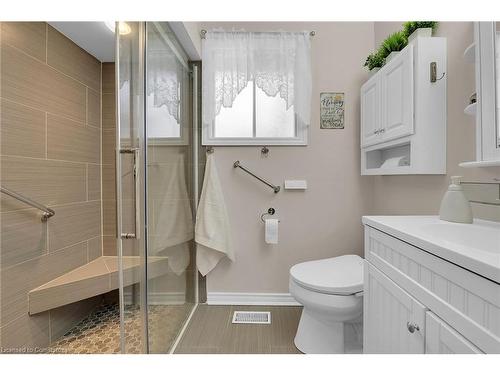 221 East 24Th Street, Hamilton, ON - Indoor Photo Showing Bathroom