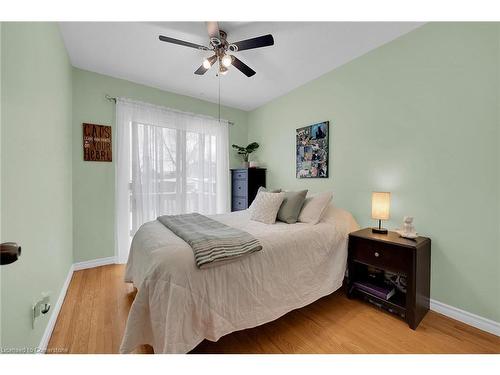 221 East 24Th Street, Hamilton, ON - Indoor Photo Showing Bedroom