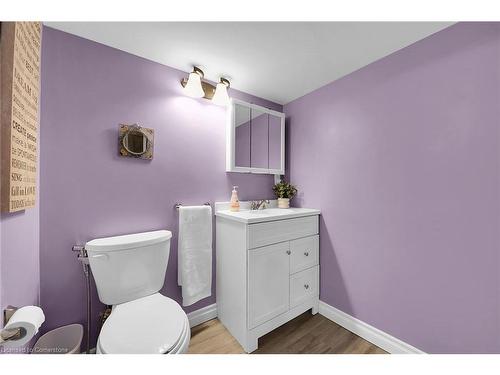 221 East 24Th Street, Hamilton, ON - Indoor Photo Showing Bathroom