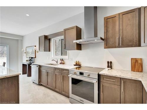 49 Willson Drive, Thorold, ON - Indoor Photo Showing Kitchen With Upgraded Kitchen