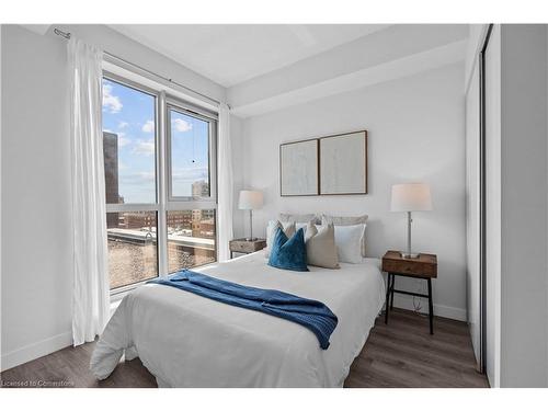 712-60 Frederick Street, Kitchener, ON - Indoor Photo Showing Bedroom