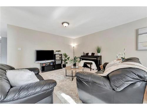 63 Lynnette Drive, Hamilton, ON - Indoor Photo Showing Living Room