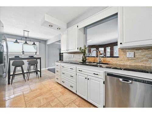 40 Terrystone Walk, Waterloo, ON - Indoor Photo Showing Kitchen