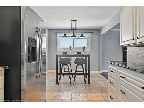 40 Terrystone Walk, Waterloo, ON - Indoor Photo Showing Kitchen With Upgraded Kitchen