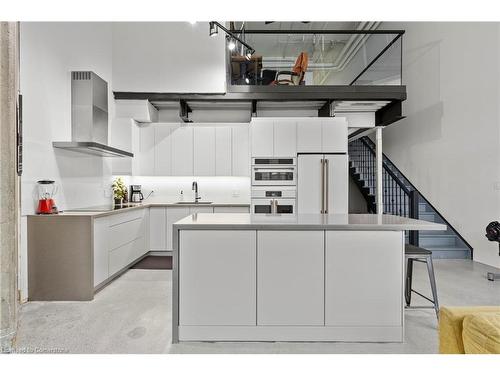 105-66 Bay Street S, Hamilton, ON - Indoor Photo Showing Kitchen