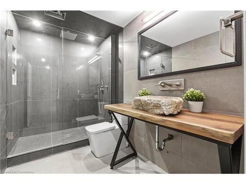 105-66 Bay Street S, Hamilton, ON - Indoor Photo Showing Bathroom