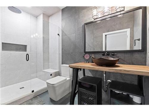 105-66 Bay Street S, Hamilton, ON - Indoor Photo Showing Bathroom