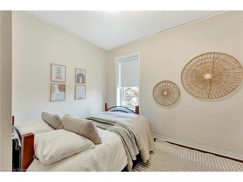 100 Birch Avenue, Hamilton, ON - Indoor Photo Showing Bedroom