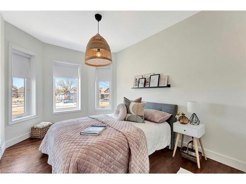 100 Birch Avenue, Hamilton, ON - Indoor Photo Showing Bedroom