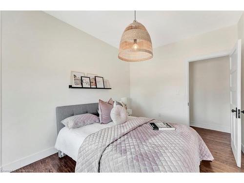 100 Birch Avenue, Hamilton, ON - Indoor Photo Showing Bedroom