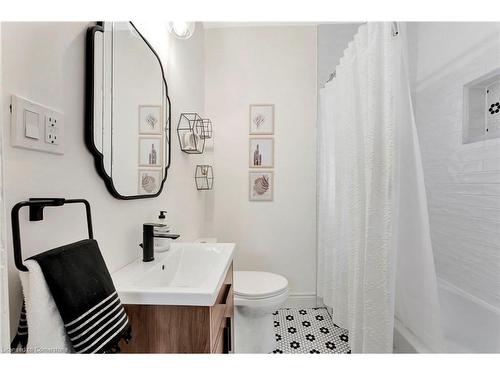 100 Birch Avenue, Hamilton, ON - Indoor Photo Showing Bathroom