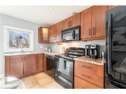 16 Oriole Crescent, Hamilton, ON - Indoor Photo Showing Kitchen