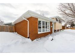 157 Fielding Crescent  Hamilton, ON L8V 2P7