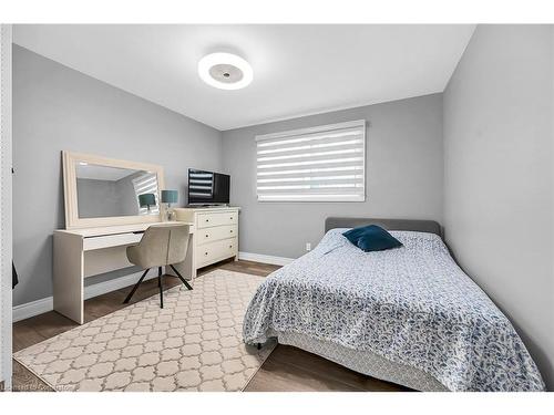 5372 Spruce Avenue, Burlington, ON - Indoor Photo Showing Bedroom