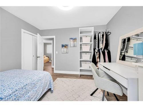 5372 Spruce Avenue, Burlington, ON - Indoor Photo Showing Bedroom