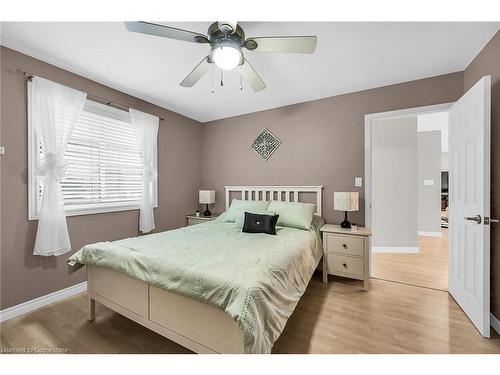 5372 Spruce Avenue, Burlington, ON - Indoor Photo Showing Bedroom