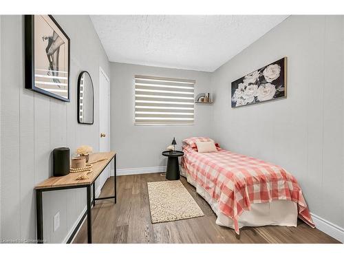 5372 Spruce Avenue, Burlington, ON - Indoor Photo Showing Bedroom