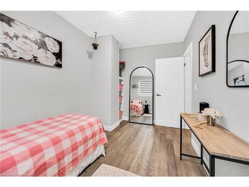 5372 Spruce Avenue, Burlington, ON - Indoor Photo Showing Bedroom