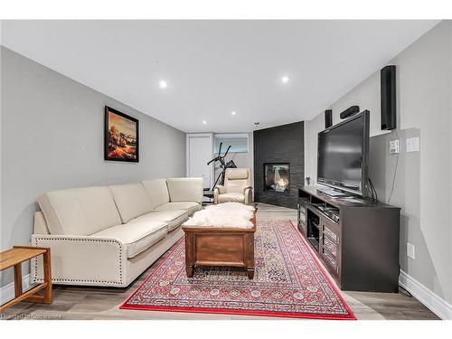 5372 Spruce Avenue, Burlington, ON - Indoor Photo Showing Living Room