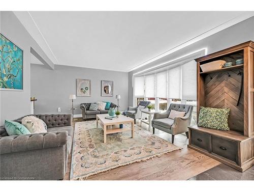 5372 Spruce Avenue, Burlington, ON - Indoor Photo Showing Living Room