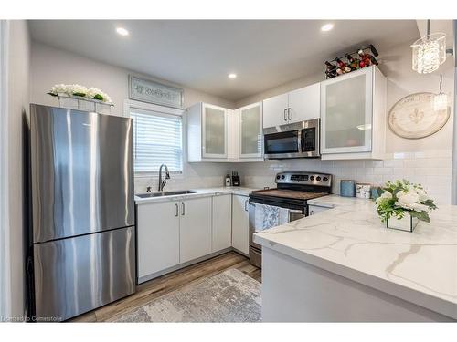 925 Garth Street, Hamilton, ON - Indoor Photo Showing Kitchen With Upgraded Kitchen