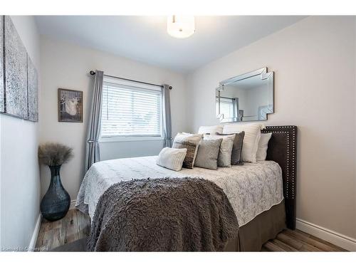 925 Garth Street, Hamilton, ON - Indoor Photo Showing Bedroom