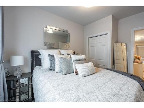 925 Garth Street, Hamilton, ON - Indoor Photo Showing Bedroom